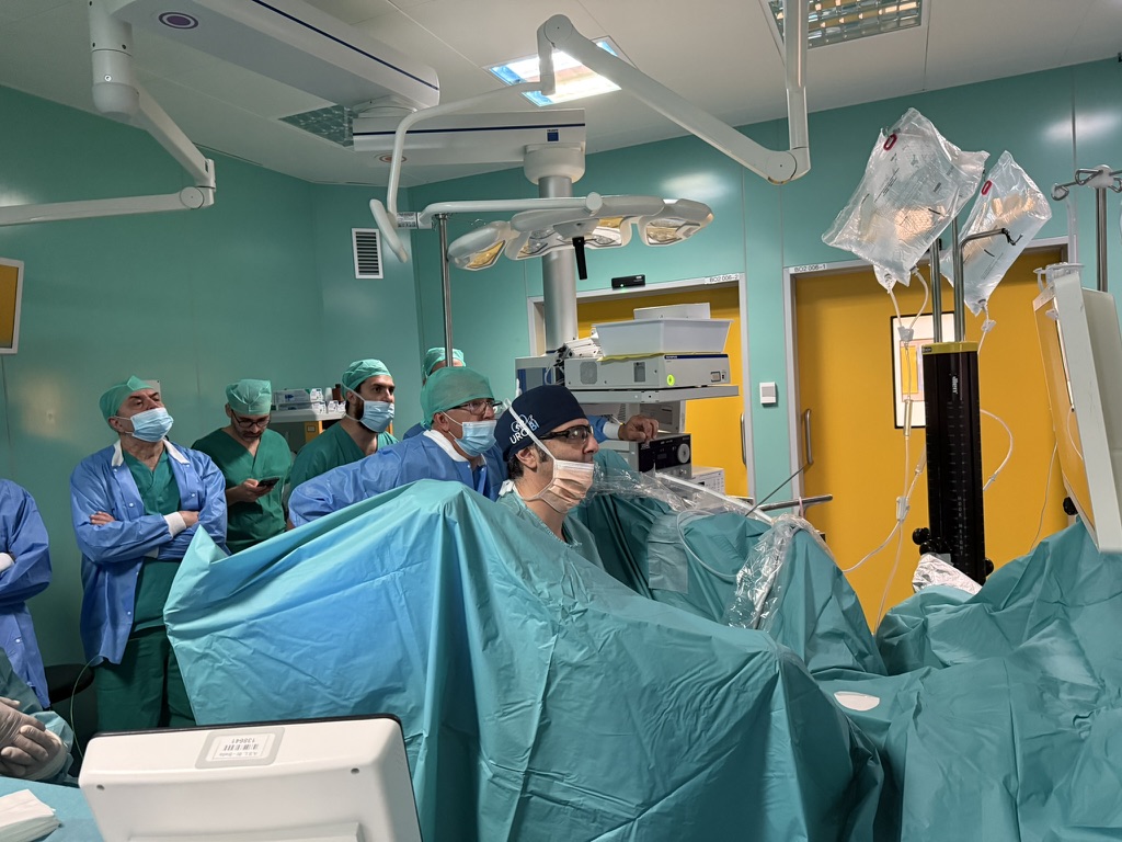 Intervento di chirurgia robotica in sala operatoria
