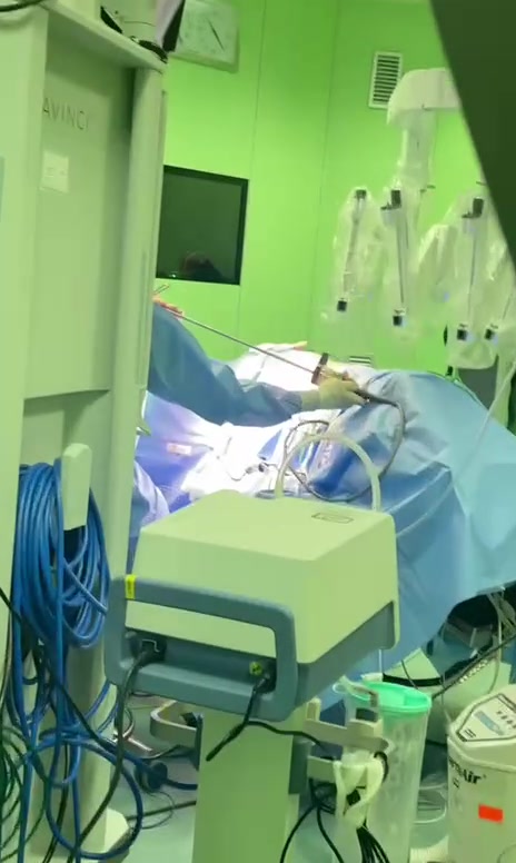 Sala operatoria robotica con il sistema Da Vinci Xi